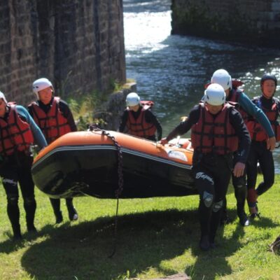 Rafting entre amis lors d’un enterrement de vie de garçon près de Biarritz