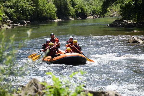 https://www.uhina.fr/wp-content/uploads/2023/04/offre-rafting-canyonisme-seminaire-incentive.jpg