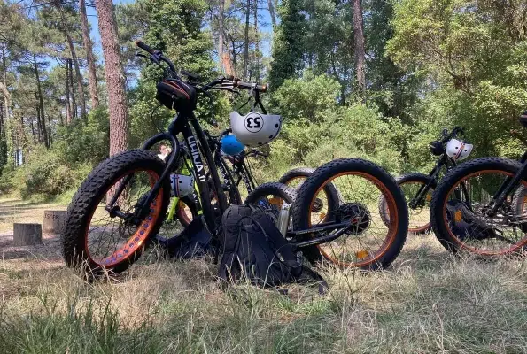 https://www.uhina.fr/wp-content/uploads/2025/12/evg-a-biarritz-bike-surfing-et-aventure-fun-entre-amis.webp